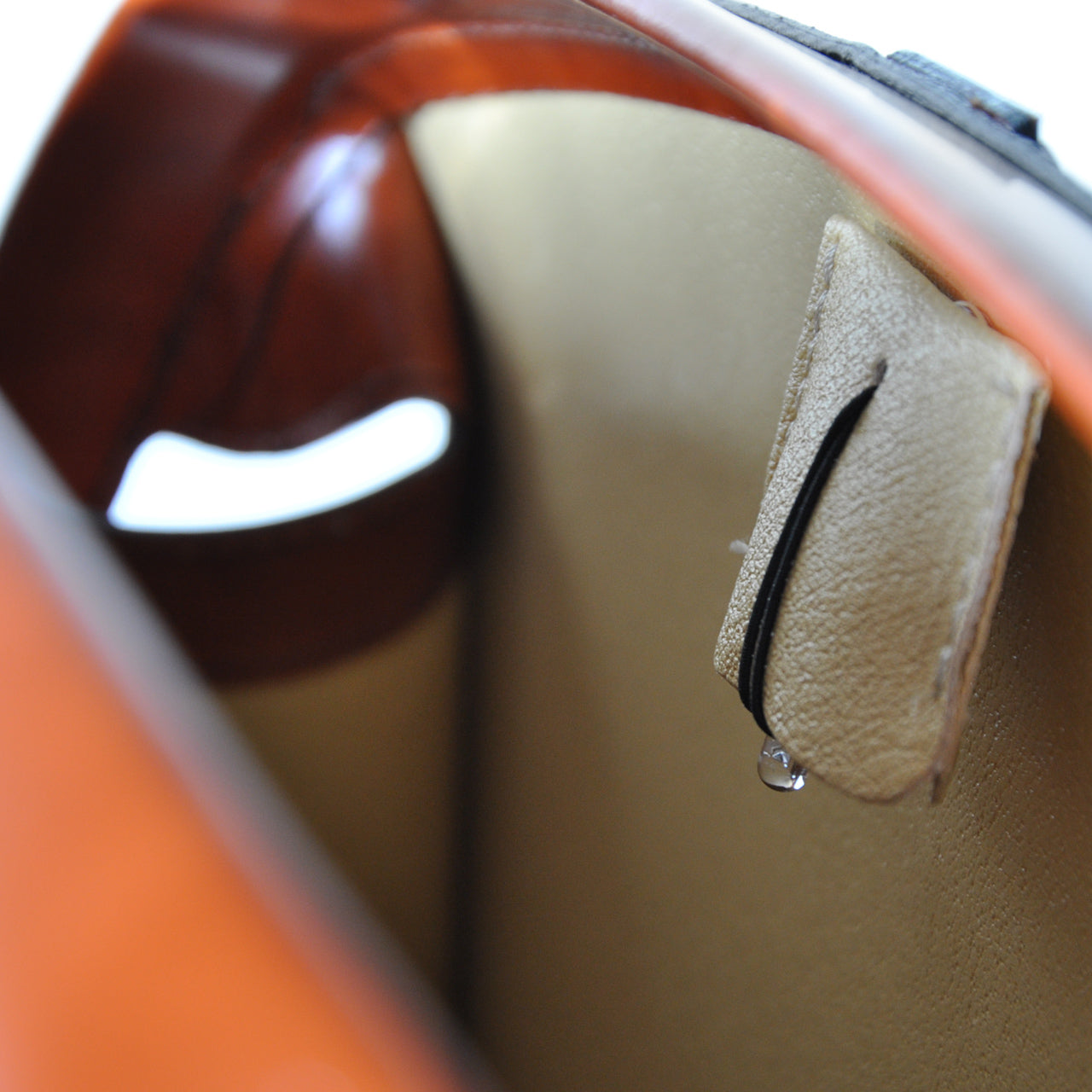 Pratesi Brunelleschi 中型公事包,採用義大利真皮材質