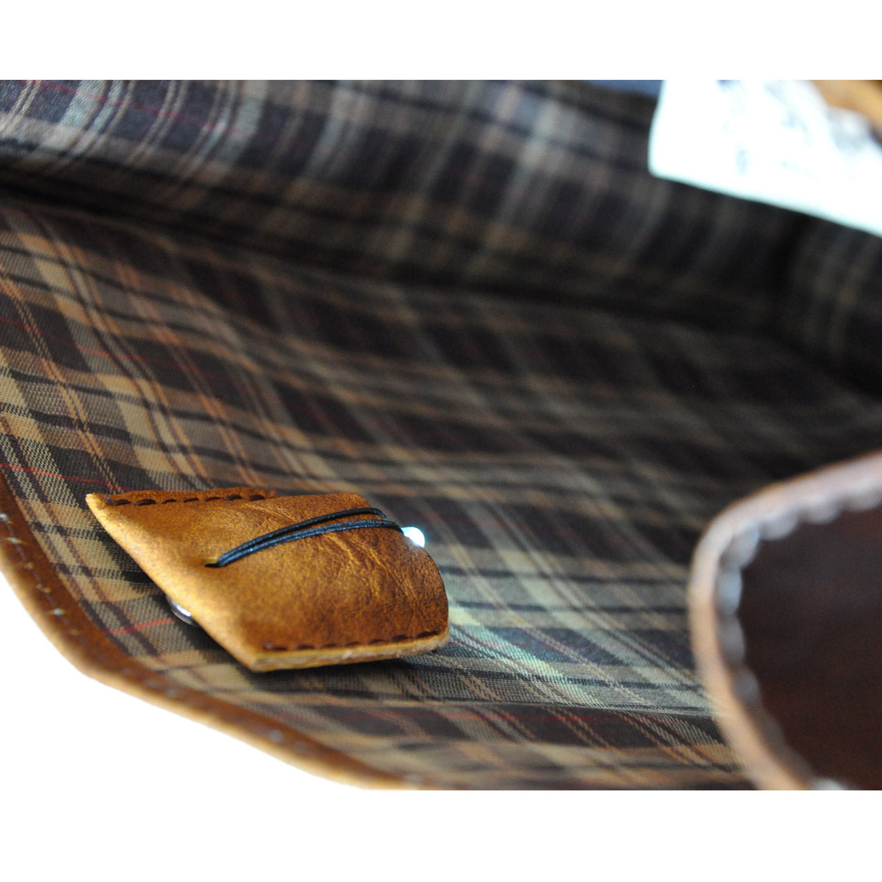 Pratesi 中型信差包,採用義大利真皮材質