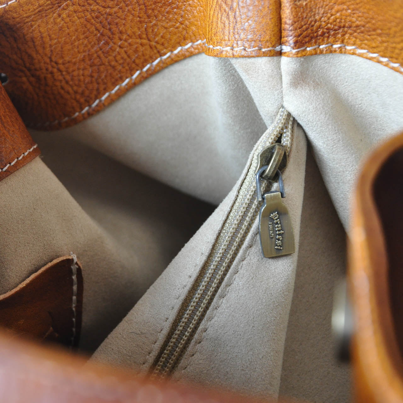 Pratesi Collodi Italian Women's Handbag in Vegetable-Dyed Leather - Chianti